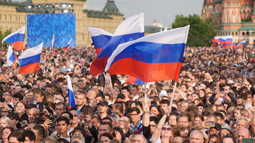 Россияне гордятся своим гражданством: 80% жителей выражают патриотизм