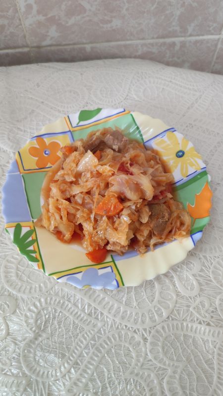 Тушёная капуста с мясом: классический рецепт для всей семьи