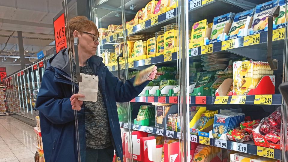 Такой сыр не стоит покупать даже с большой скидкой: в составе сплошная «химия»