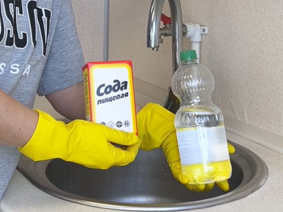 Мифы о чистке труб: почему сода с уксусом только усугубляет проблему и что действительно поможет