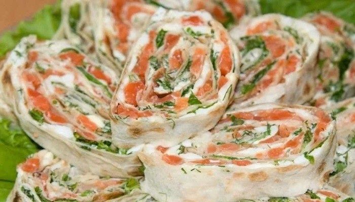 Рулет из лаваша с красной рыбой: 9 оригинальных рецептов для вашего стола