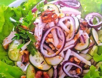 Салат из куриного филе с кольраби: легкий и яркий перекус