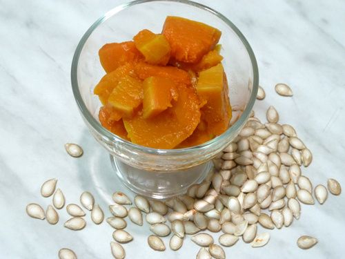 Как запечь тыкву кусочками в духовке в керамических горшочках