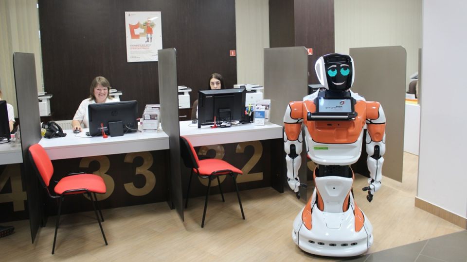 Роботизация МФЦ: комфорт для молодежи и поддержка пожилых