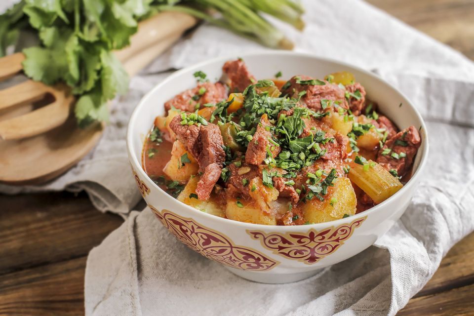 Тепло и вкус: говядина с тыквой и картофелем, идеальный рецепт на осень